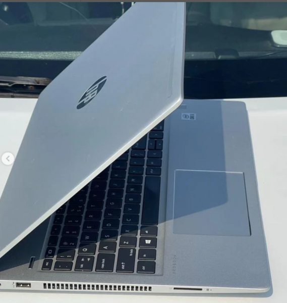 HP Processador: intel CORE I5 10210CPU @ 2.11GHz Polegadas15.6" Memória 16GB DDR4 RAM Armazenamento 512GB SSD 1TB HDD Graphics Chipset Intel NVIDIA 2GB DEDICADA Carregador incluso 43.000