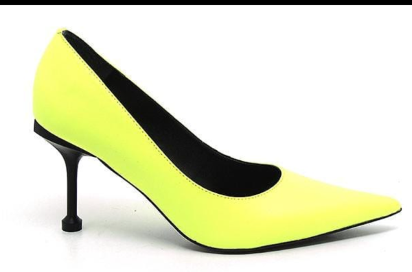 Disponível para entrega imediata Preço: 6,000 Tamanhos : 38 - 40