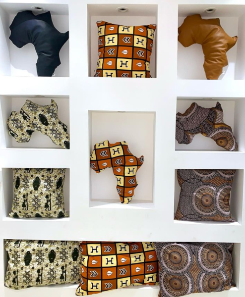 SERVIÇOS DE DECORAÇÃO _ linha de almofadas exclusivas. Esperamos que gostem.