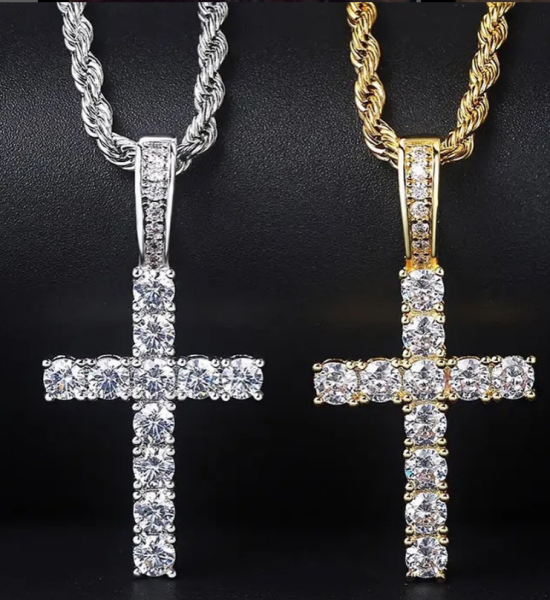 Rope Chain com pingente🏌🏽 Preço : 9mil Cor : Prateada e Dourada