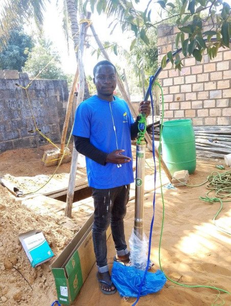 Faço furos de água