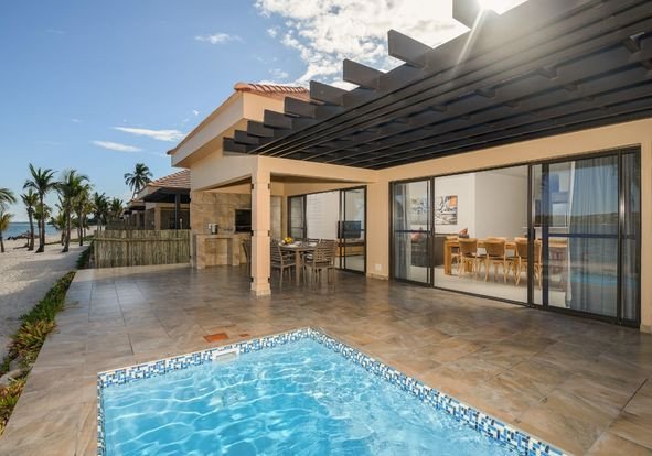 Temos um lugar onde toda a família pode tirar os sapatos e relaxar... o nosso chalé de quatro quartos e oito unidades dormidas