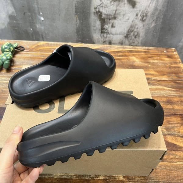 Compre os seus calçados diretamente da china com um preço incrível faça ja a sua encomenda click e manda SMS no watsp