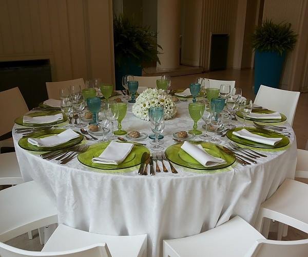 Aulas de etiqueta a mesa e decoração.