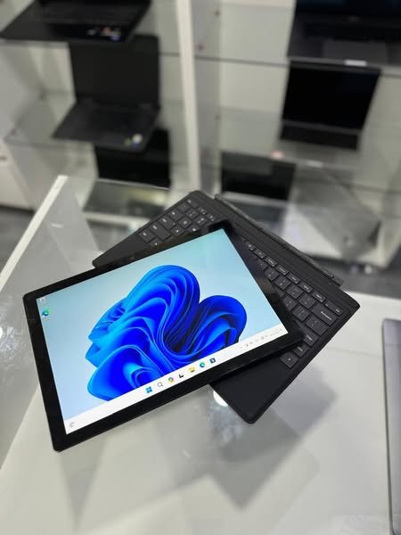 Microsoft Surface Pro 7 Plus* *Core i7 11Th Gen* 16GB Ram *512GB SSD*