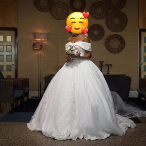 Vestido Miriam ❤️ Tamanho s Aluguer 70 mil com a lavagem e o véu