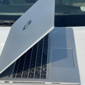 HP Processador: intel CORE I5 10210CPU @ 2.11GHz Polegadas15.6" Memória 16GB DDR4 RAM Armazenamento 512GB SSD 1TB HDD Graphics Chipset Intel NVIDIA 2GB DEDICADA Carregador incluso 43.000