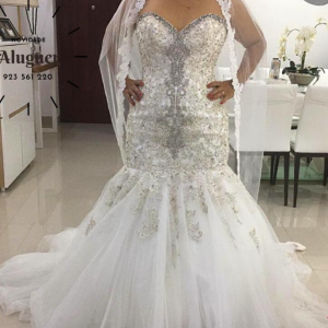 estido de Casamento Sereia disponível para aluguer. Inclui acessórios, lavagem e entrega.  Pare de gastar dinheiro a comprar vestido, alugue que fica mais em conta.