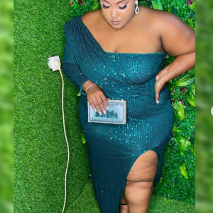 ara as Plus Size😍  🎋Vestido disponível para aluguer Tamanho: 2XL - 3XL