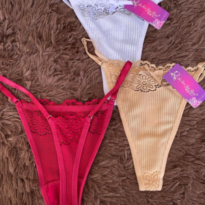 Kit de 3 calcinhas Tamanho: S/M Estado: Disponível para aquisição imediata Preço: 4.500 AOA