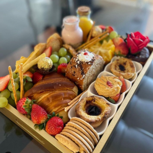 SERVIÇOS DE ALIMENTAÇÃO _ Bandeja de pequeno almoço média