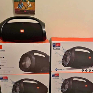 BOOM BOX Na caixa com todos acessórios 10.000 MZN