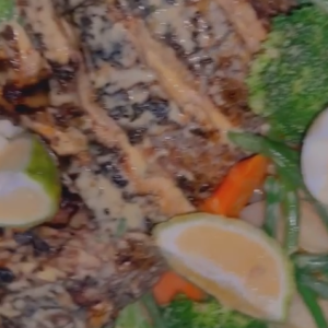 SERVIÇOS DE ALIMENTAÇÃO _ Peixe pedra grelhado com molho especial