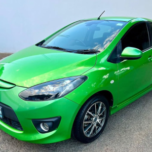 Mazda Demio Sport Modelo 2010 *Motor 1.5Cc *40,000Km *Start Remote x 1 *Rádio Kenwood DVD/USB/Bluetooth *Jantes Especiais 15” *Pneus Novos *Interior Novo *Spotlights & Zenon Lights Cor: Verde *Livrete & Inspençao✅ *Preço: 350,000Mt
