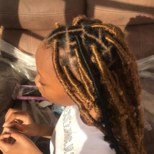 Butterfly Locs Compridas by @hairbyhelloise 💰 - 700mts