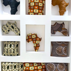 SERVIÇOS DE DECORAÇÃO _ linha de almofadas exclusivas. Esperamos que gostem.