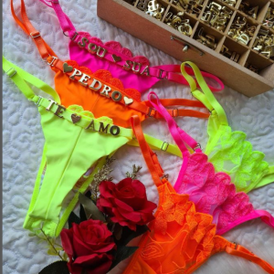 Calcinhas com palavras e ajustáveis (veste do S ao XL). 💵 850,00Mt (Preço unitário).