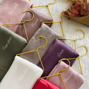 Lenços de Seda Brilhante ✨️  Disponível em mais de 20 cores💕  450 mt cada 2000 mt para pacote de 5 (pacote de bulbpins grátis)