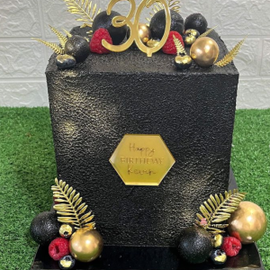 SERVIÇOS DE ALIMENTAÇÃO _ Sabor: Maracujá Recheio: Geléia de maracujá Cobertura: Buttercream Tamanho: 14x14 alto