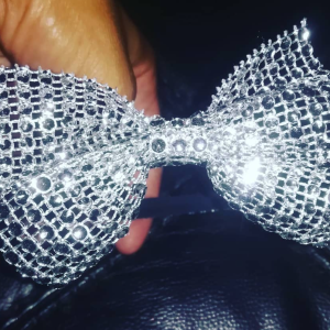 Tiara com Strass e Tiara com flor de Pérolas.