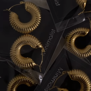 Argola Núbia-6000 kzs Aço inoxidável, resistente à água e banhada a ouro 18k