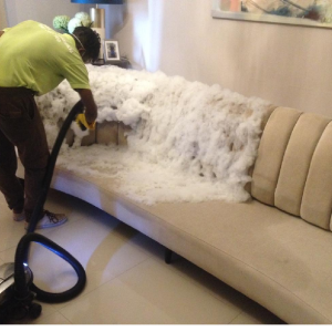 Aspiração e lavagem de sofás/cadeiras/poltronas
