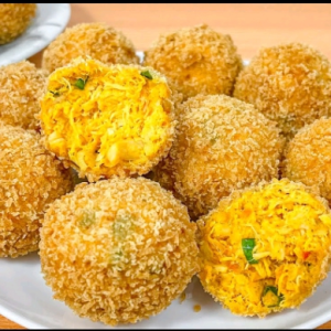 Croquetes de frango Esta é a solução para você que não gosta de salgados massudos, secos e nem tão húmidos. Os croquetes de frango mais equilibrados na textura, no sabor e super crocantes.  25 unidades - 650MT