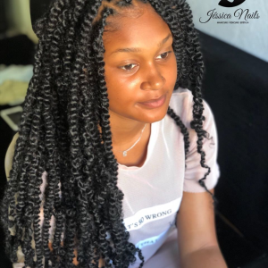 Passion twist compridas 2500,00 MZN Com o as mechas do salão (500mtsmts)cada pacote de mechas ,só a mão de obra 1000mts