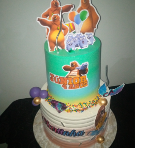 Bolo de andar de aniversário Massa chiffon de vanilla, chocolate ,maracujá,red Velvet, chiffon de