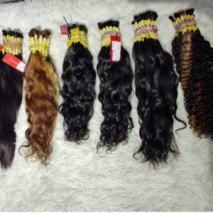 Cabelos, próteses e perucas Disponíveis em promoção para aquisição imediata.