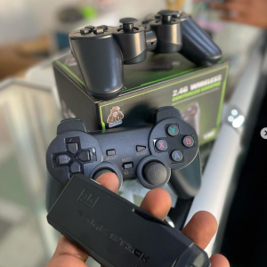 Video Game com 2 controles  Vem com mais de 10mil jogos Preço promocional - 2500mt