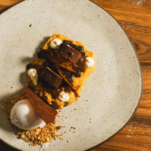 SERVIÇOS DE ALIMENTAÇÃO Lingote de Chocolate é a definição de indulgência. ✨