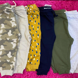 CALÇAS Preço: 5.000kz Tamanhos: 1 e 2 Anos