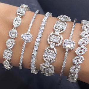 Pulseiras disponível Material: Banhado em ouro