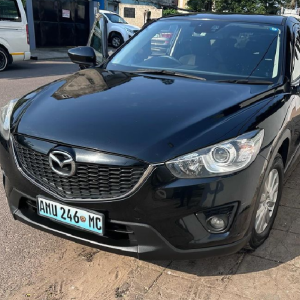 Mazda CX5 2013 Motor 2.5cc 4WD (4x4) Câmera retaguarda Sensores de aproximação de veículos nos espelhos Pneus novos