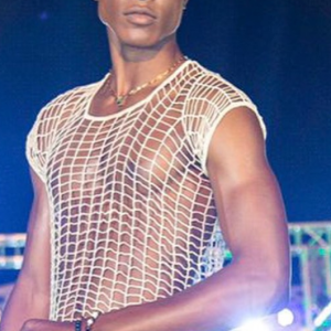 Segunda e terceira foto T-shirt Blocos vasados  42.000,00AOA