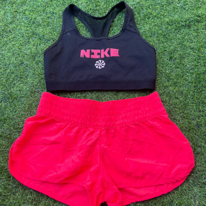 Género: Feminino Tamanho: S Preço:8.500,00 kzs Estado:DISPONÍVE