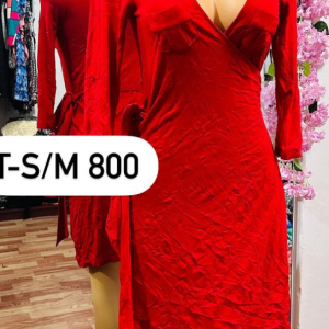 Vestidos do fardo disponíveis,