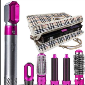 conjunto de escovas 5 estrelas ! Com 5 peças , 2 escovas para broshing(esticar o cabelo), 2 picos de tongo