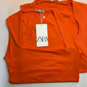 Disponível para entrega imediata.✅ Marca: ZARA Tamanho:M Preço:10.000kzs