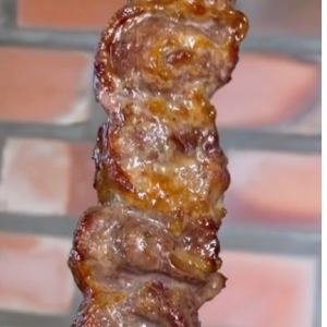 Um bom churrasco começa com uma boa carne