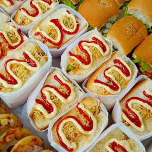 KIT MEGA LANCHE  12 Mini Pizzas 🍕 12 Mini Hambúrgueres 🍔 12 Mini Cachorros-Quentes 🌭