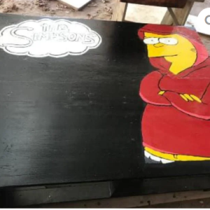 Mesa de madeira e desenho a tua escolha