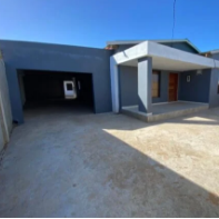 Vende-se Casa moderna com teto falso(permite placa) e tijoleira T3+2anexos