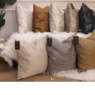 Alfomadas transformam o cômodo em um lugar mais convidativo para sentar