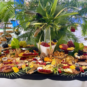 Mesa de Frios e enchidos acima de 100 pax.