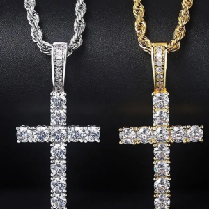 Rope Chain com pingente🏌🏽 Preço : 9mil Cor : Prateada e Dourada