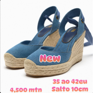 Sapato em salto cunha com tiras de tecido