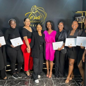 SERVIÇOS DE MAQUIAGEM