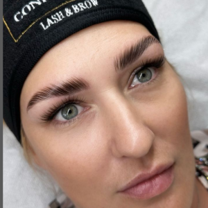 A duração do brow lamination é de 4 a 8 semanas